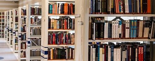[Translate to Français:] Bücherregale in Bibliothek