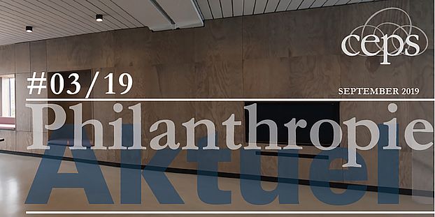 Konferenzraum mit Tisch