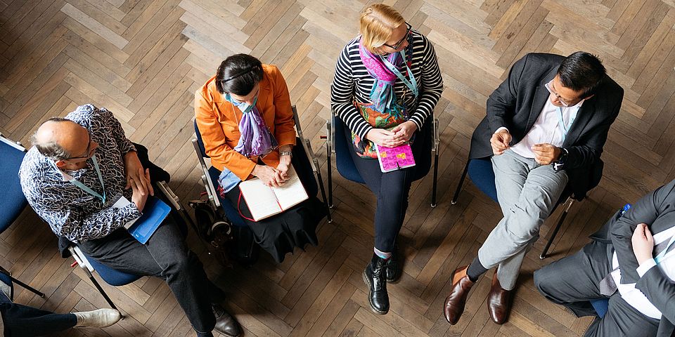 Unconference - people discussing 